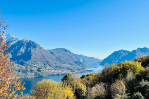 Casa con giardino e vista lago